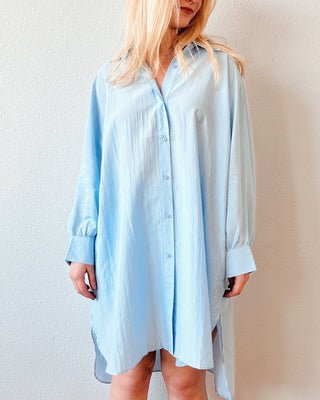 Leyna Oversized Shirtdress in Blue Sky