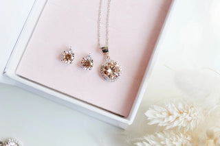 Light Gray Halo Necklace in Champagne